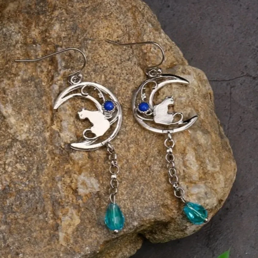 NWT! Silver Tone Cat Sitting on the Moon Pierced Dangle Earrings!